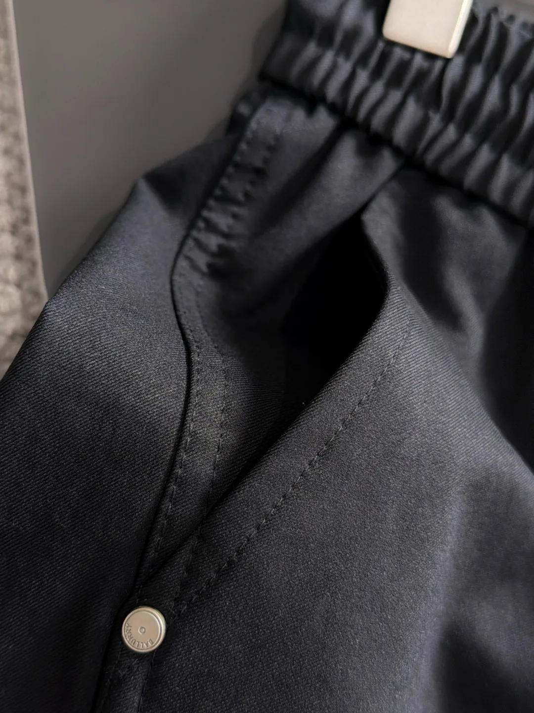 Next day shipment P195 Balenciaga High Quality 2026 Autumn and Winter New Arrival elastic band casual pants, counter-customized fabrics, Breathable, high comfort, impeccable details, brand element design concept, reflecting high quality. It feels delicate and soft! It presents a casual cut and the upper body shape is great! Sizes:S-3XL